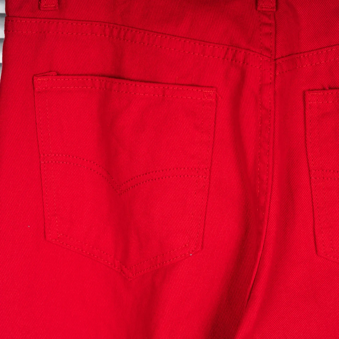 P260 CHROME HEARTS 25ss dopamine Chinese red cross leather washed jeans - Full of exploring the ultimate in fashion, Chrome Hearts' new Chrome Hearts pants not only present a unique style, but the fresh ice blue color looks particularly youthful and energetic. The mid-high waist design is paired with a lazy and casual style, which not only shows long legs but also maintains a casual feel. It is a must-have fashion choice for trendy men and trendy women. Style No.: 1789 Color: Dopamine Red Size: 28 30 32 34